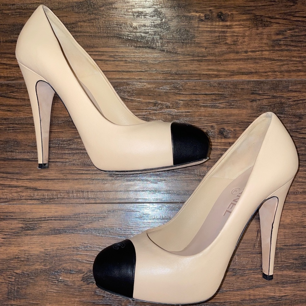 CHANEL Beige Black Leather Bicolor Cap Toe CC Logo Pumps 120 mm EU 37.5